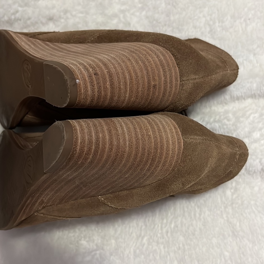 Closet Clearance!!! Lucky Brand Women's Brown Suede Ankle Boots - Picture 5 of 8